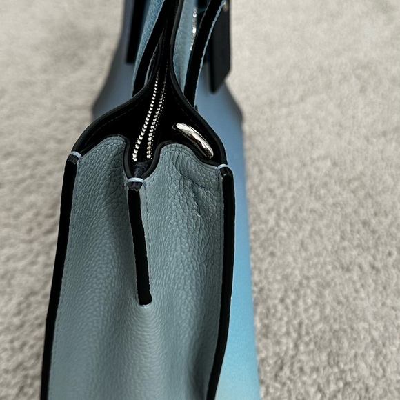 Coach , mixed blues, zippered closure - Picture 16 of 17